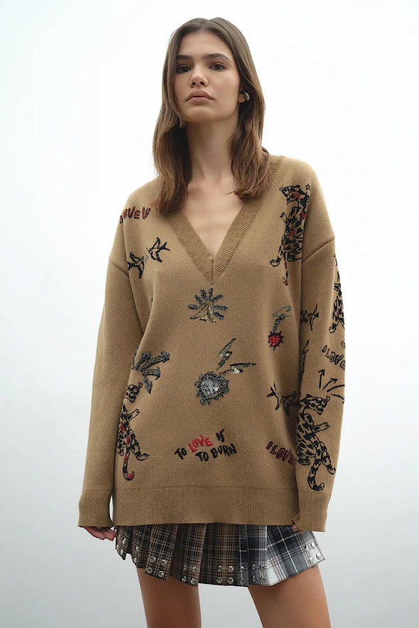 ΠΟΥΛΟΒΕΡ ΜΑΚΡΥ ΜΕ ΙΔΙΑΙΤΕΡΑ ΣΧΕΔΙΑ