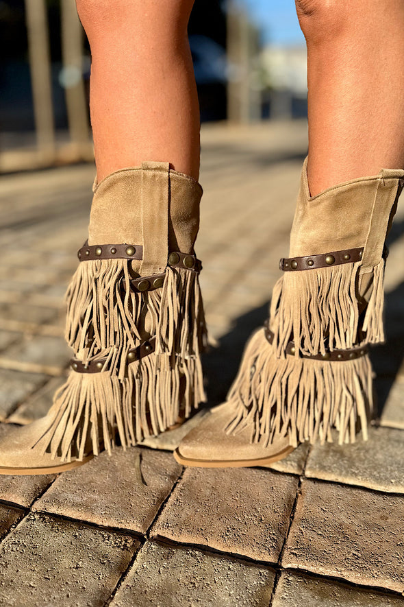 ΜΠΟΤΑ ΜΕ ΚΡΟΣΙΑ ΚΑΙ ΤΑΚΟΥΝΙ