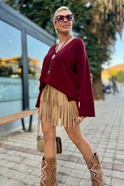 ΠΟΥΛΟΒΕΡ ΜΕ ΤΡΥΠΕΣ ΣΤΟΥΣ ΩΜΟΥΣ ΚΑΙ ΑΝΕΤΗ ΓΡΑΜΜΗ